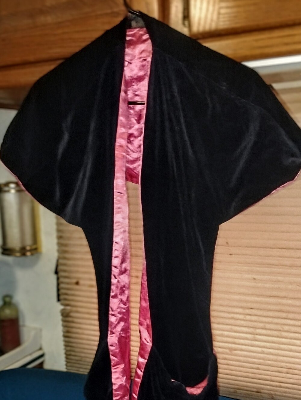 Vintage 1920s-30s Black Silk Velvet Opera Capelet W/ Hand Muff Pink Satin Pocket